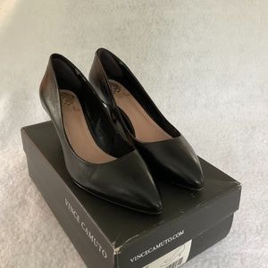 Vince Camuto VC-GOLDIE black leather pumps 7.5 M